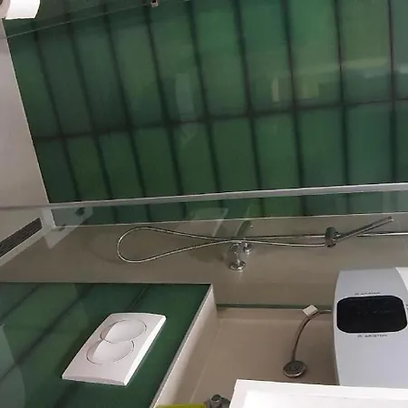 Mit Balkon Fuer Zwei Personen شقة