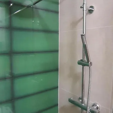 Mit Balkon Fuer Zwei Personen بودْسْتغانا