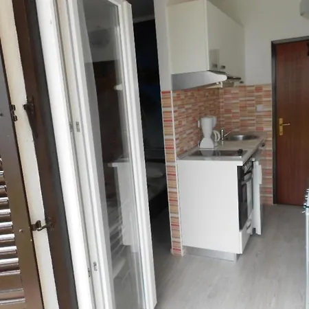 Mit Balkon Fuer Zwei Personen بودْسْتغانا